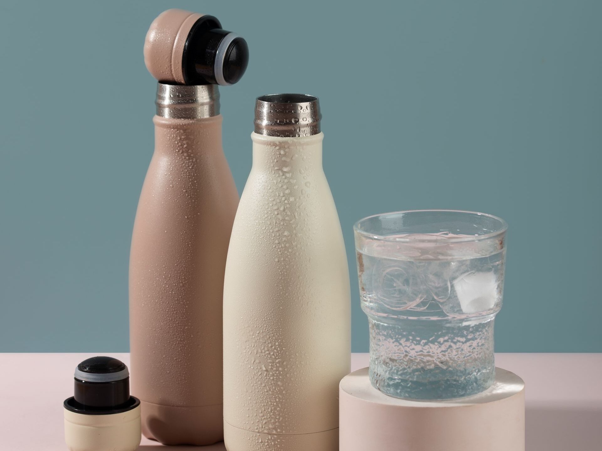 Aluminum bottle packaging liquids