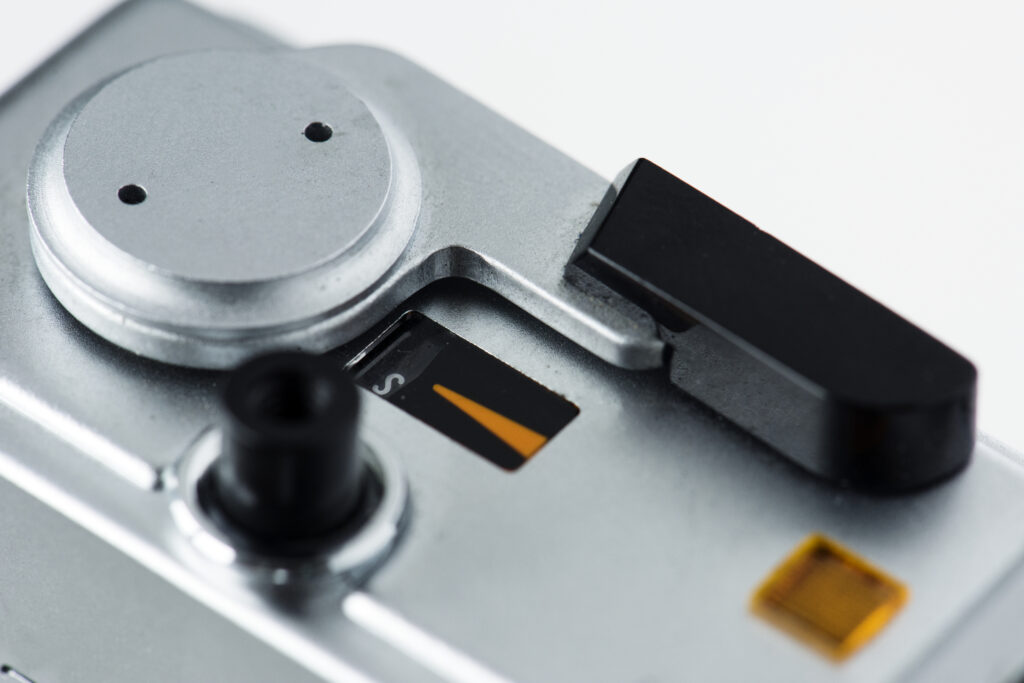 日產固態電池突破：續航翻倍、30分鐘快充，挑戰中國電池霸主地位