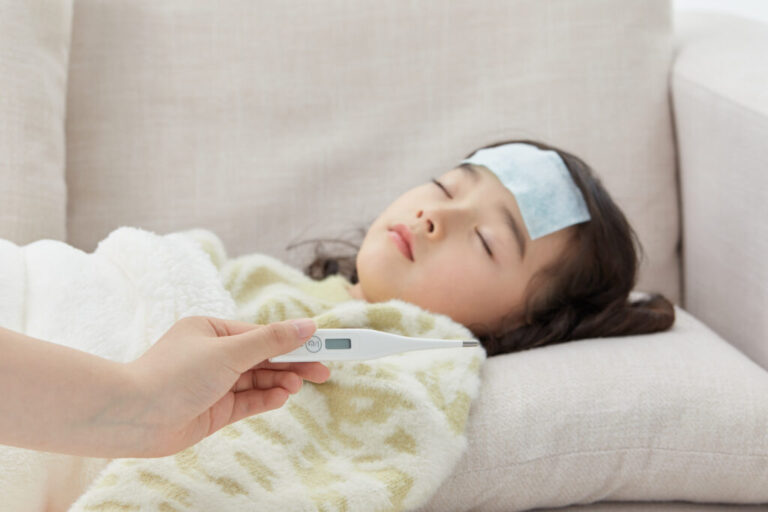 別再迷信退熱貼助眠法！醫師揭3大高風險族群：可能不是睡得好，是睡不醒