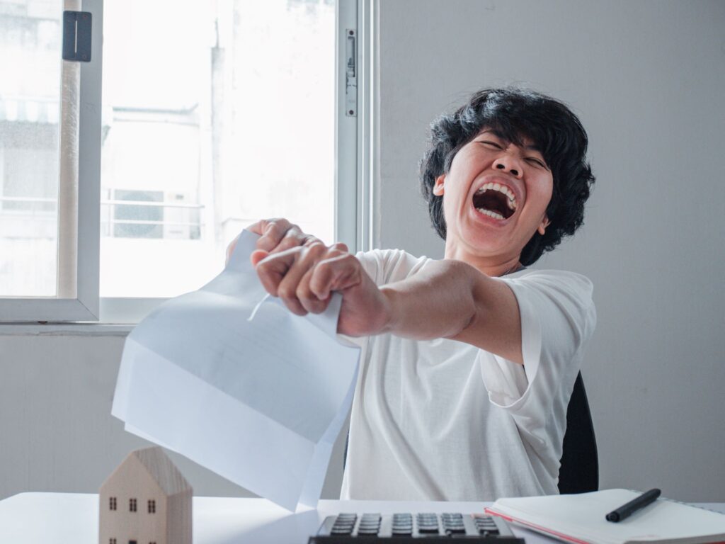 營收強勁仍啟動裁員　蘋果調整全球銷售布局　資深主管也在名單中