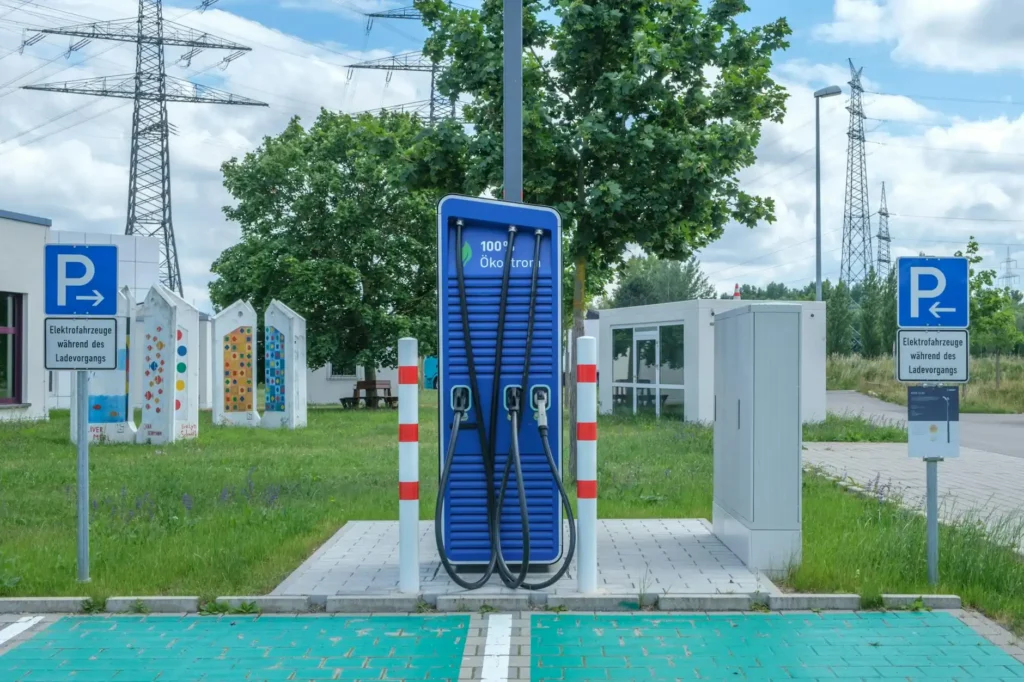 油價飆升 美分析師：電動車搜尋熱度增但銷量仍待觀察