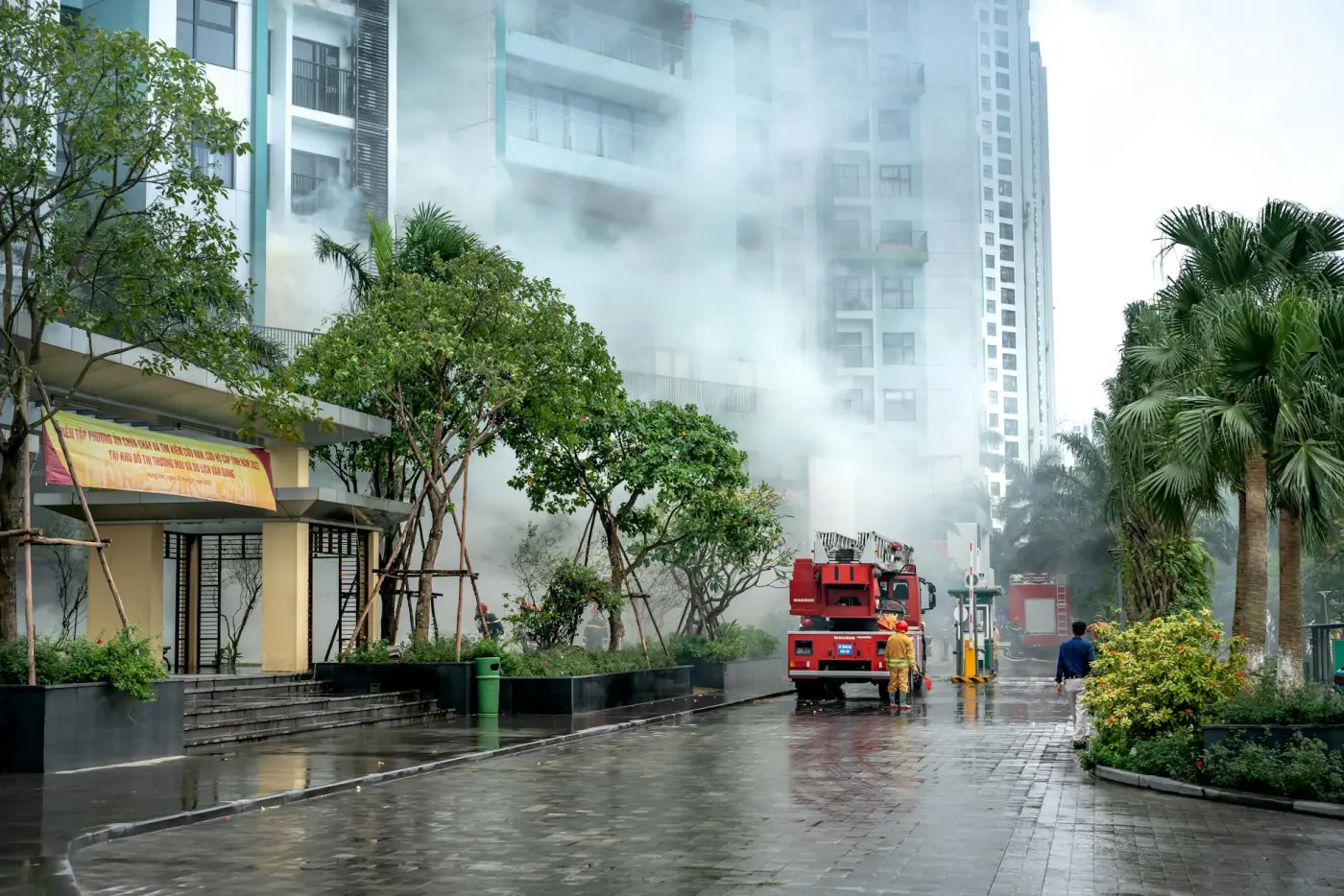 基隆集合住宅樓梯間火警蚊香未熄引燃雜物