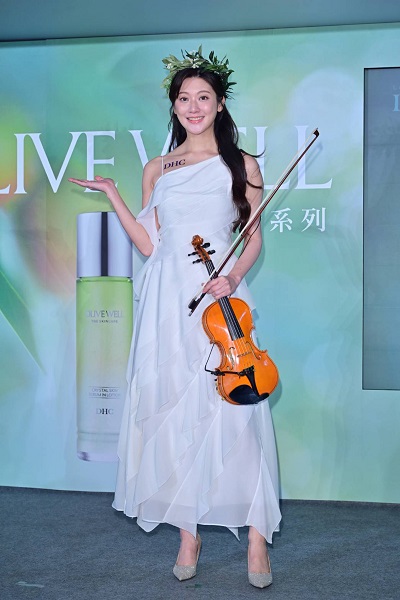 林逸欣認為，除了LOVE WELL、懂得寵愛自己，也要學會LIVE WELL。（圖片提供：DHC）