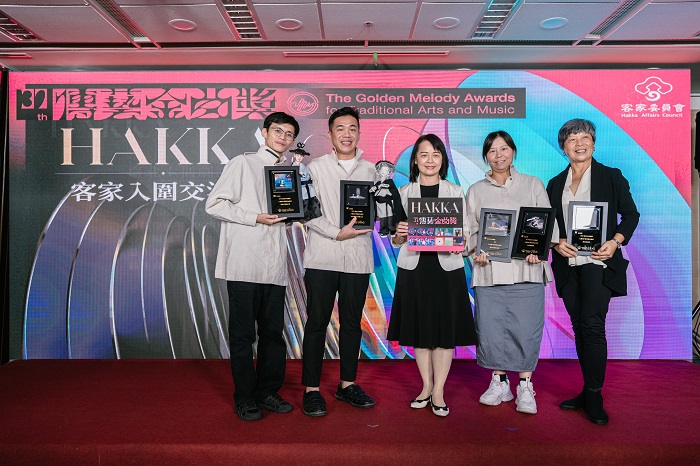 榮興工作坊／榮興客家採茶劇團本屆入圍5項大獎，包括《醇聲錄：客家八音經典曲輯》最佳傳統音樂專輯獎以及《1895乙未英烈徐驤》、《新新》獲最佳影音出版獎、最佳音樂設計獎等獎項。（圖/客家委員會提供）