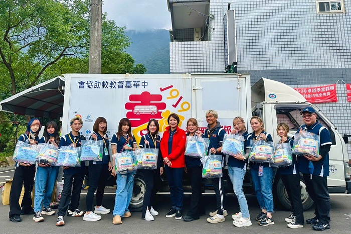 有一種時尚叫溫暖　曼都髮型義剪車隊第九年環島送暖