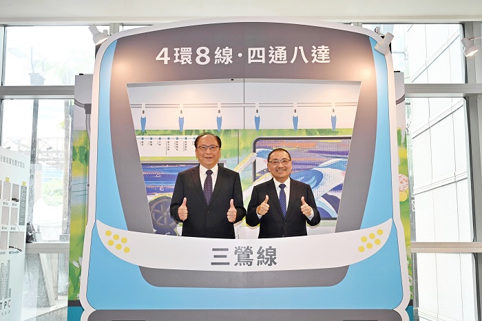 侯友宜同時也宣布三鶯線8月16日起延長營運時間,從早上6點到晚上12點,提供全時段服務。(圖/新北市府提供)