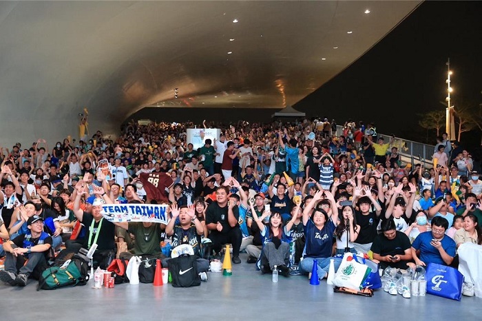 迎接2026 WBC世界棒球經典賽，高市府宣布3月5日至8日於衛武營榕樹廣場架設400吋大螢幕，連續4天直播C組預賽，邀請球迷齊聚為台灣隊應援。圖／高雄市運發局提供