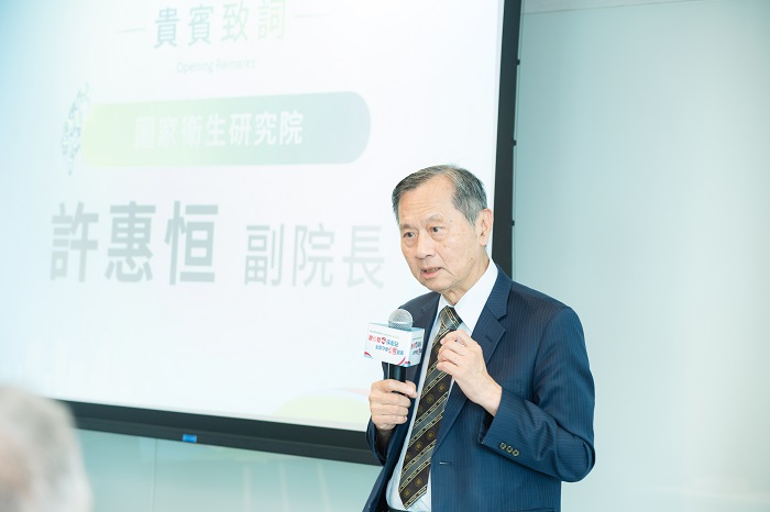 國家衛生研究院副院長許惠恒現場照片。（圖/台灣拜耳提供）