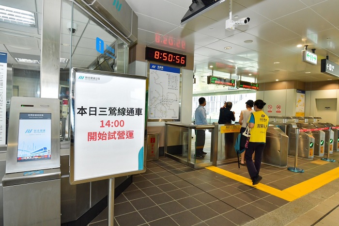 正式營運前，已有超過2,300位民眾參與試乘。（行政院提供）