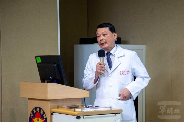 李主任強調預防重於治療，口腔保健應向前延伸至備孕期間，預防因賀爾蒙發生改變而引發的相關口腔病症。（圖/軍聞社）