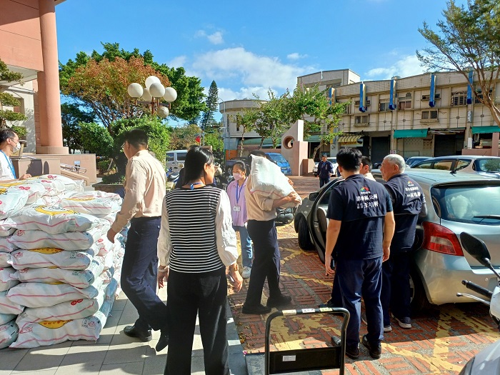 白米將由各里辦公處協助後續發放，使物資更快速有效地送達真正需要的家庭，落實「社區共善、里鄰相助」精神。
（清水區公所提供）