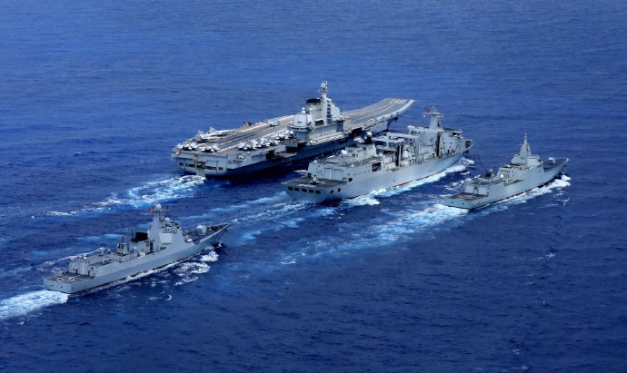 遼寧號深入西太平洋實施演訓　日本派艦監控關注區域情勢