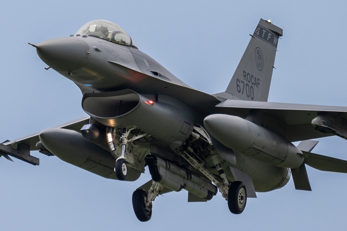 F-16V夜航訓練失聯 跨部會全力搜救 飛官飛行總時數611小時