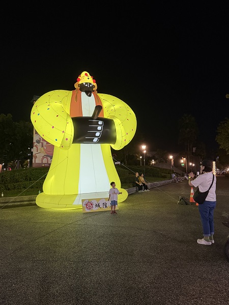 高達5.5公尺的城隍爺氣膜坐鎮嘉義文化公園。（圖/嘉義城隍廟提供）