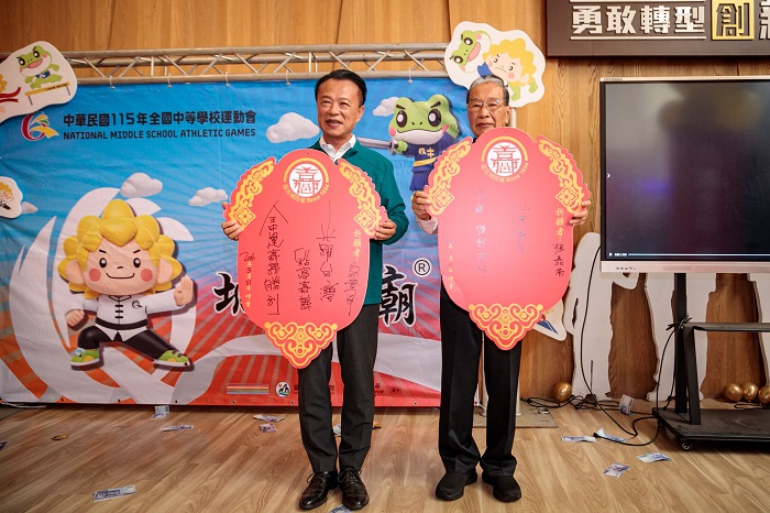 大型祈福令牌，未來將設置於主場館，象徵城隍爺全程守護賽事平安順利。（嘉義縣政府提供）