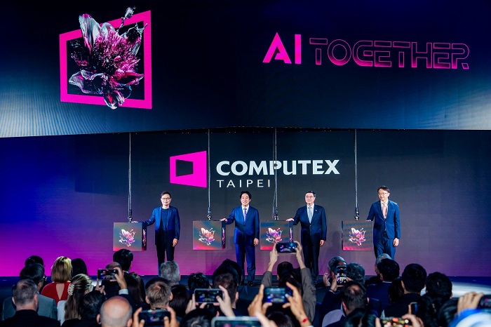 COMPUTEX 2026 以「AI Together」為主題盛大揭幕,開幕儀式邀集重要產業領袖共同啟動展會,揭示AI創新、智慧運算與未來科技發展新篇章。
