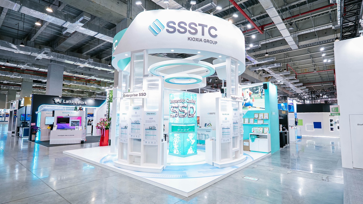 建興儲存於Computex 2026展出SSD，聚焦AI 資料中心解決方案。照片來源: SSSTC提供