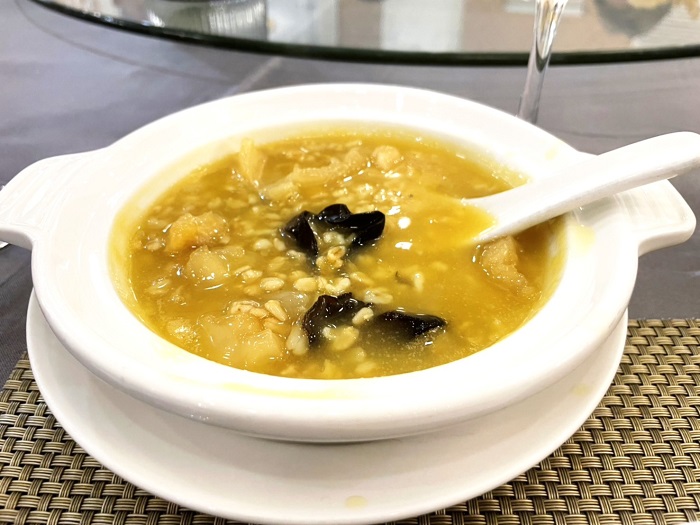 老火金湯燜燕麥扣花膠。圖／業者提供