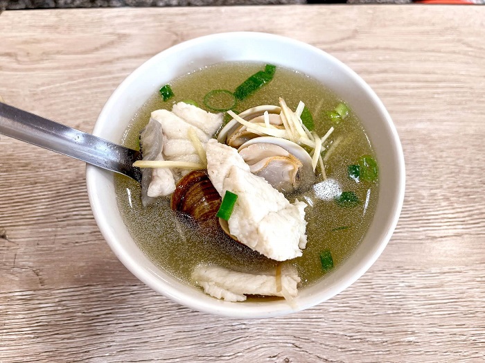 詹記加入蛤蜊的鮮魚湯。© The MICHELIN Guide