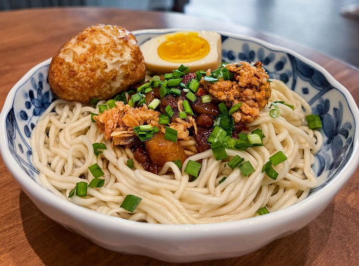 開囍的川味滷肉乾麵。© The MICHELIN Guide