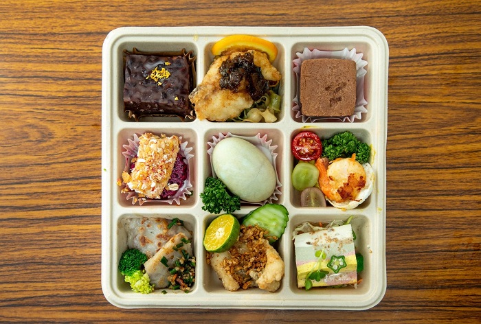 記者會現場結合「屏東水產推廣宴」,以九宮格料理將屏東代表性農漁產品一次上桌。(圖/屏東縣府提供)