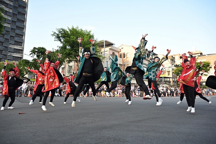 日本團隊帶來精彩舞蹈演出,展現台日文化交流熱情。(圖/中市觀旅局提供)