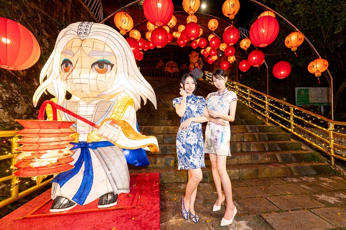 九份國小前「美好拾光」則以紅燈籠海打造迎賓廊道,融入葉小釵俠客意象,展現其堅毅守信的精神特質,營造溫暖且富有層次的夜間景觀。