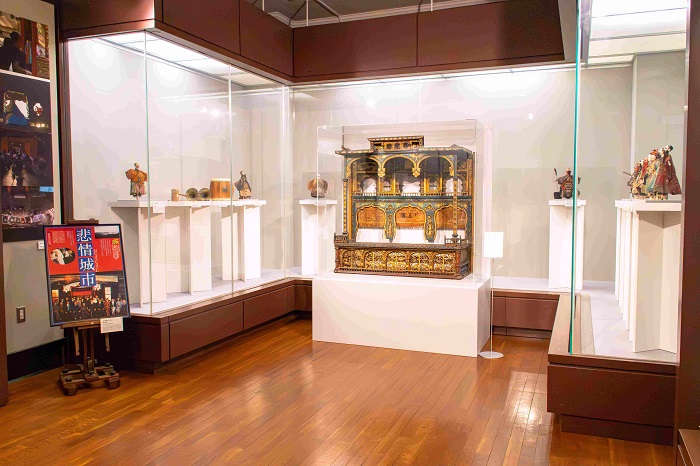《臺灣布袋戲展》展場一景（早稻田大學坪內博士紀念演劇博物館提供）