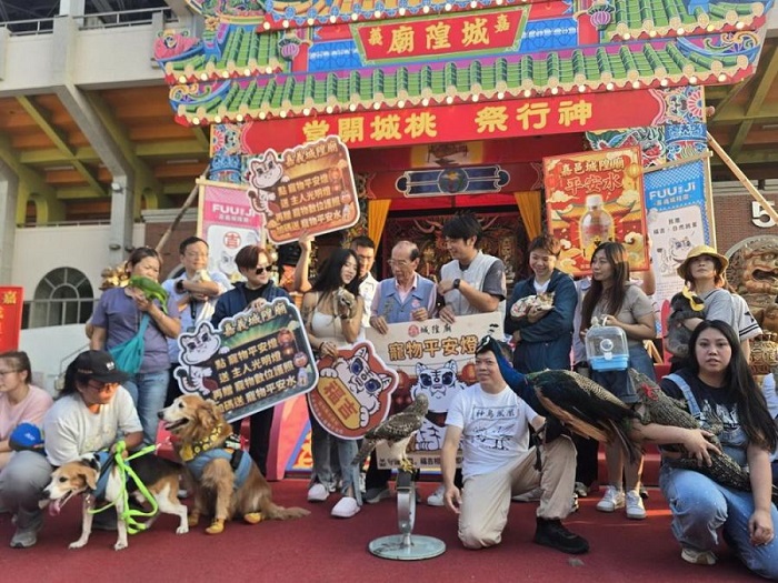毛孩點燈主人免費！嘉義城隍廟寵物平安燈買一送一