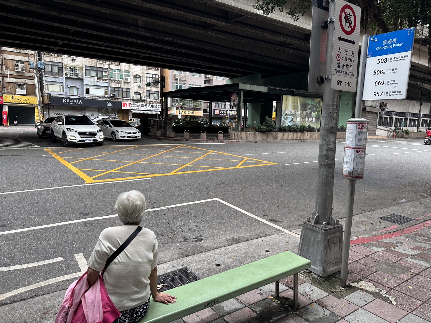 北市近六成公車站無候車亭 陳怡潔獻策：結合路樹推候車降溫計畫